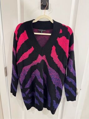 NWT GUESS
Los Angeles Ombre Zebra Print V-Neck Sweater Dress - Size XS